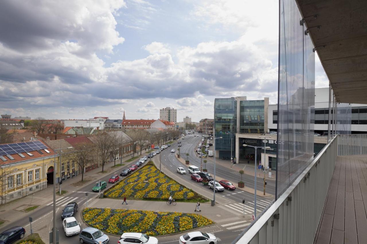 Parizs Garden Apartments Debrecen Luaran gambar