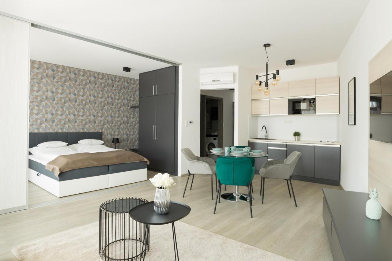 Parizs Garden Apartments Debrecen Luaran gambar