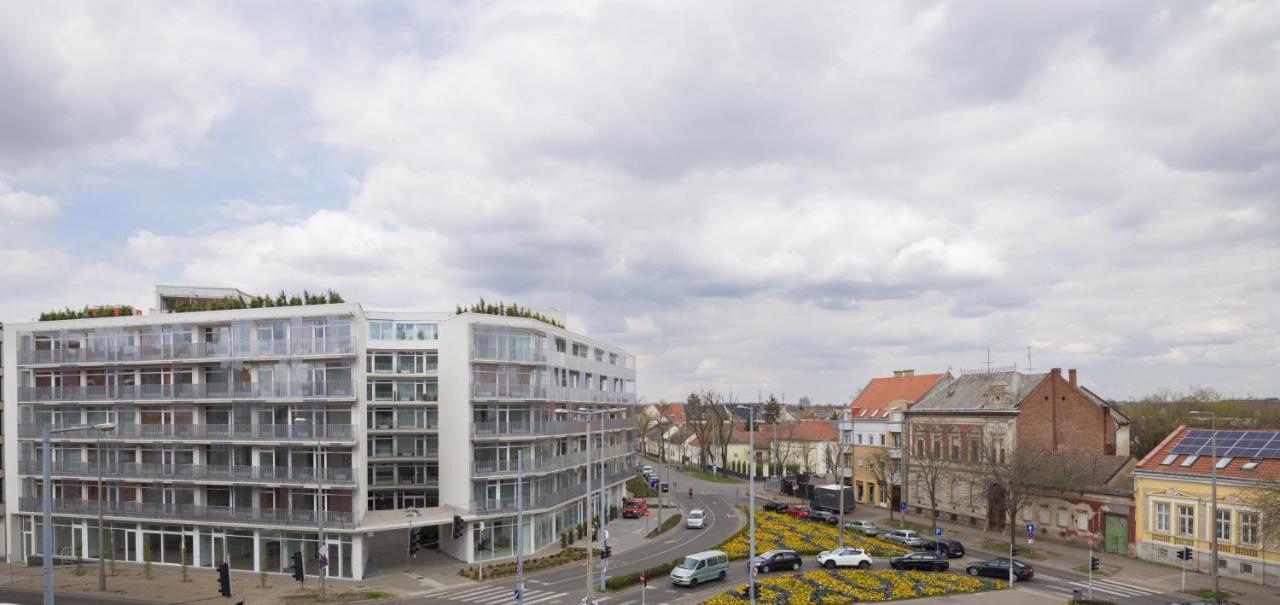 Parizs Garden Apartments Debrecen Luaran gambar