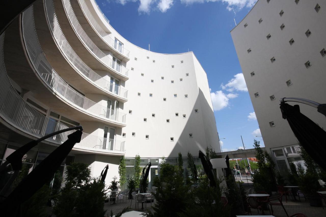Parizs Garden Apartments Debrecen Luaran gambar