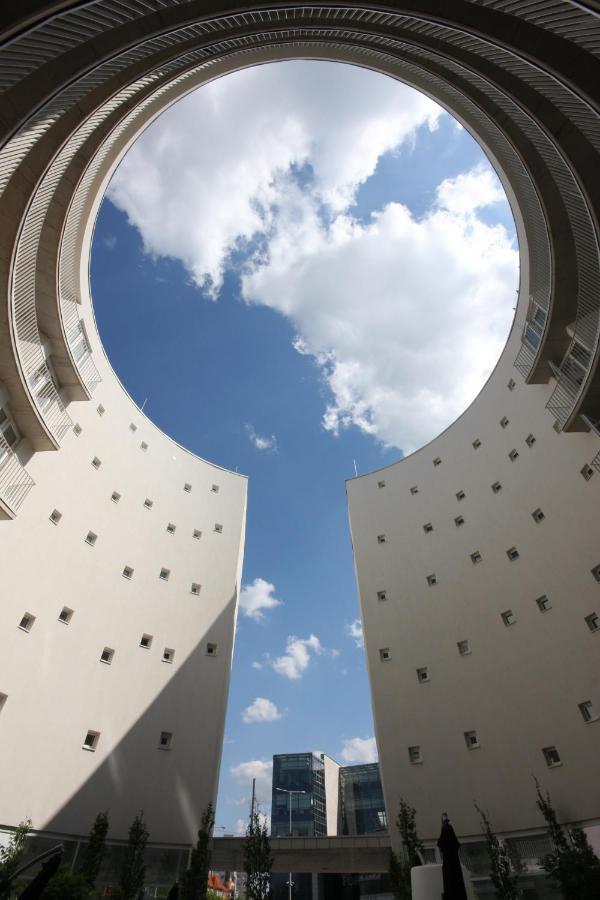 Parizs Garden Apartments Debrecen Luaran gambar