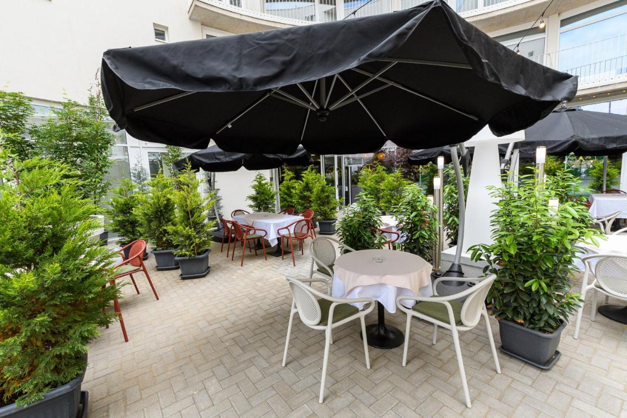 Parizs Garden Apartments Debrecen Luaran gambar