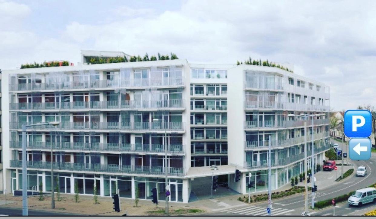 Parizs Garden Apartments Debrecen Luaran gambar