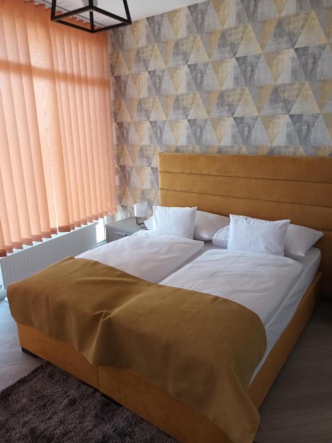 Parizs Garden Apartments Debrecen Luaran gambar