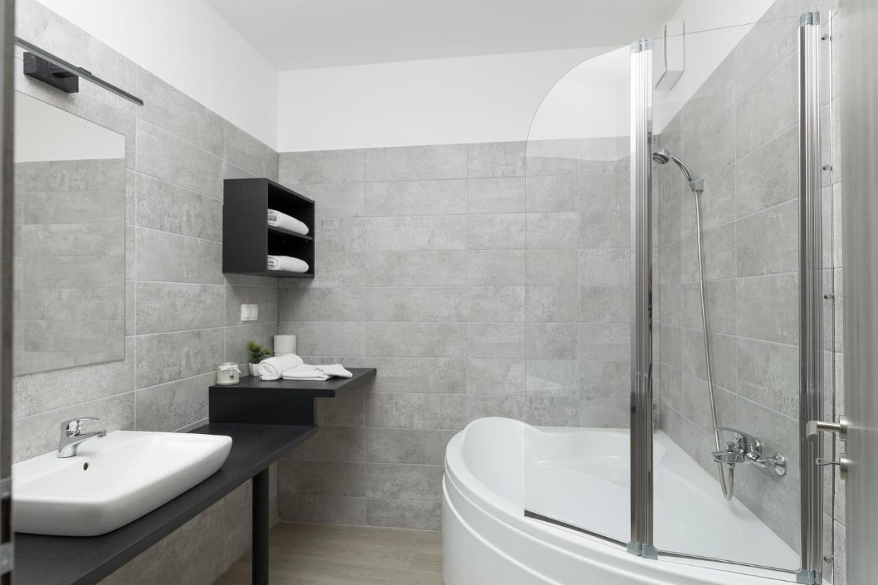 Parizs Garden Apartments Debrecen Luaran gambar